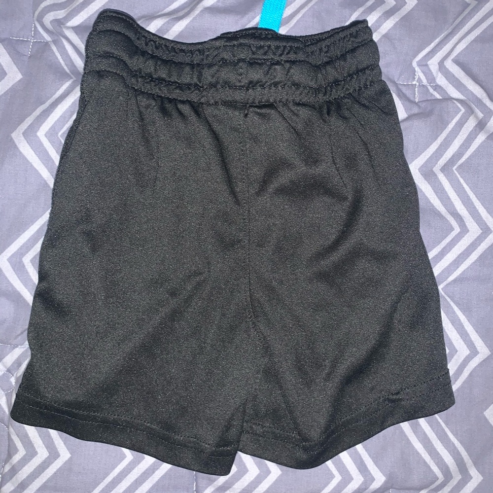 🍁 5 for $20 Athletic shorts with pockets - Picture 2 of 3
